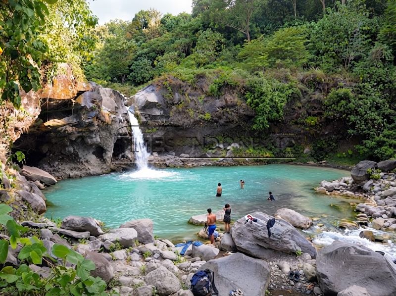 air terjun Umar Maya untuk anak