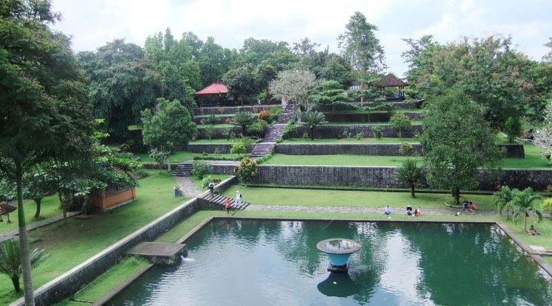 wisata religi Taman Narmada