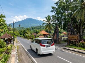 Alphard untuk honeymoon di Lombok