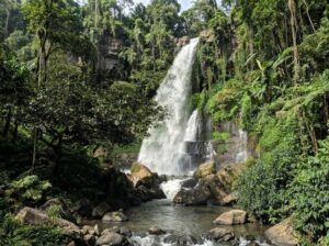 air terjun Tiu Teja untuk anak